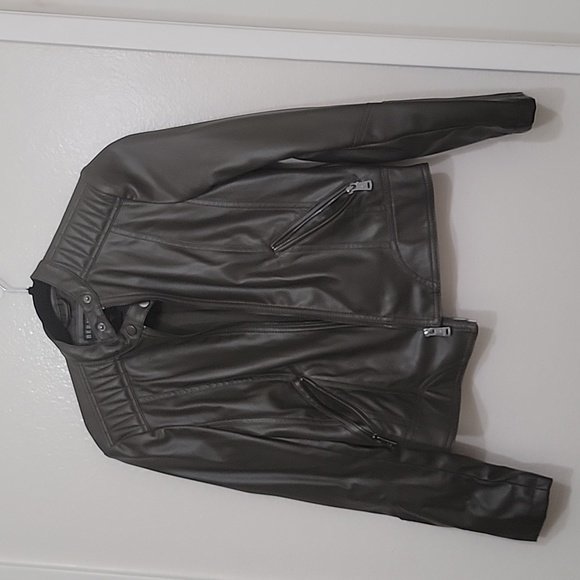 EUC Bernardo Cropped Women’s Faux Leather Jacket - Picture 9 of 16